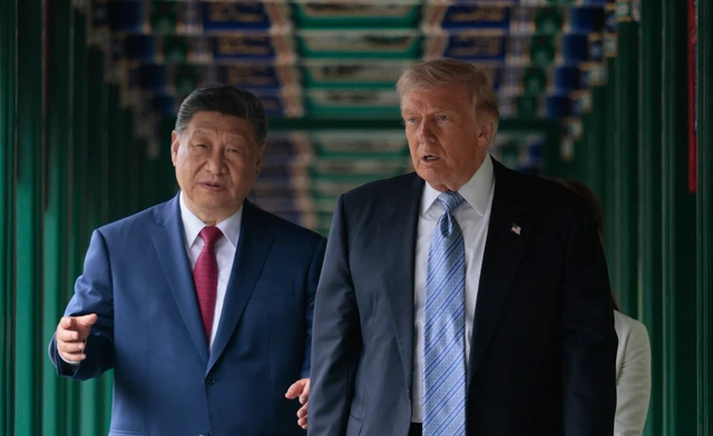 中国国家主席习近平与美国总统特朗普于 2026 年 5 月 15 日在北京会面。中美 AI 竞赛正在从芯片扩展到模型层面的双向管制。