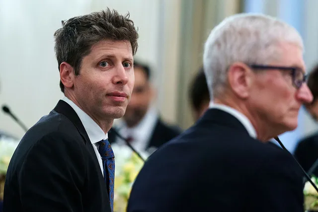 Apple CEO Tim Cook 与 OpenAI CEO Sam Altman
